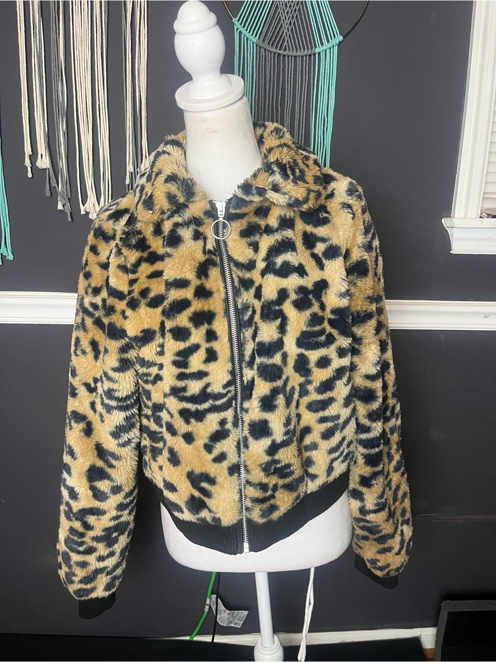 No boundaries Juniors Size Large Faux Fur Leopard Print Zip up Jacket